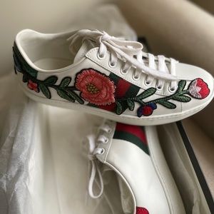 Good Condition Gucci Ace Floral Sneakers